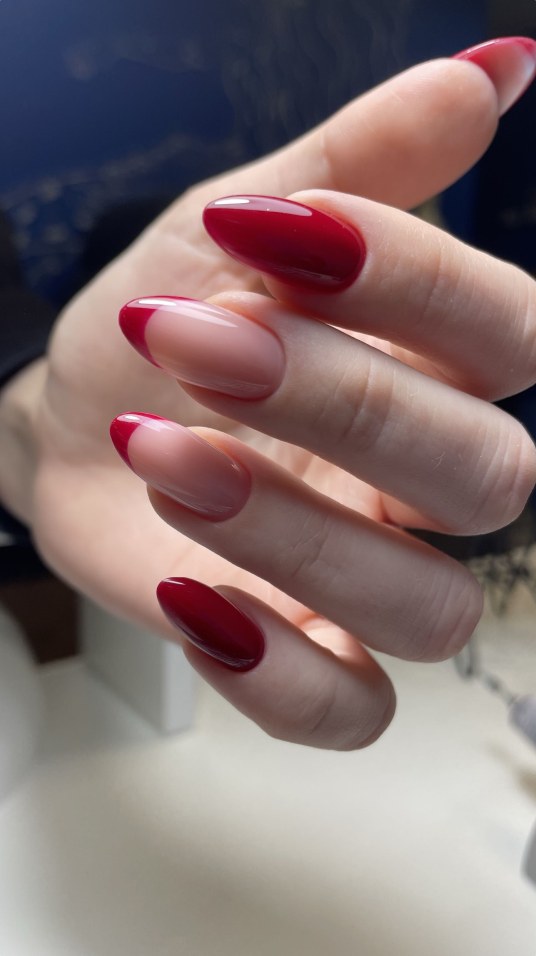Czerwony manicure z frenchem